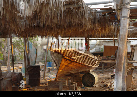 Barche in legno, maestri d'ascia, Abu Dhabi Foto Stock