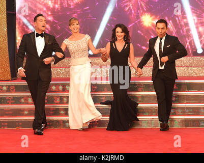 Foto deve essere accreditato ©Alpha premere 079965 28/08/2017 Craig Revel Horwood, Darcey Bussell, Shirley Ballas e Bruno Tonioli Strictly Come Dancing 2017 Red Carpet Photocall lancio nuovo Broadcasting House Londra Foto Stock