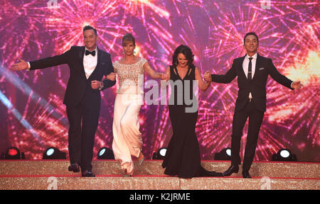 Foto deve essere accreditato ©Alpha premere 079965 28/08/2017 Craig Revel Horwood, Darcey Bussell, Shirley Ballas e Bruno Tonioli Strictly Come Dancing 2017 Red Carpet Photocall lancio nuovo Broadcasting House Londra Foto Stock