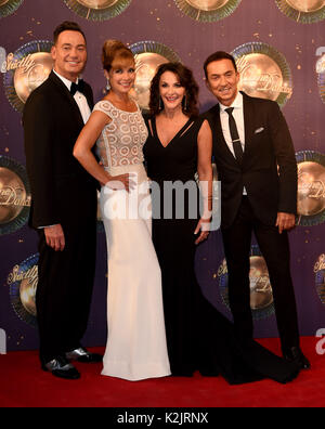 Foto deve essere accreditato ©Alpha premere 079965 28/08/2017 Craig Revel Horwood, Darcey Bussell, Shirley Ballas e Bruno Tonioli Strictly Come Dancing 2017 Red Carpet Photocall lancio nuovo Broadcasting House Londra Foto Stock