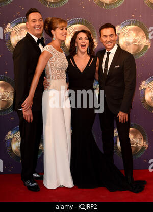 Foto deve essere accreditato ©Alpha premere 079965 28/08/2017 Craig Revel Horwood, Darcey Bussell, Shirley Ballas e Bruno Tonioli Strictly Come Dancing 2017 Red Carpet Photocall lancio nuovo Broadcasting House Londra Foto Stock