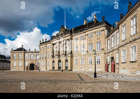 Frederick VIII nel palazzo di Amalienborg Palace vicino al porto in Copenhagen DANIMARCA Europa Foto Stock