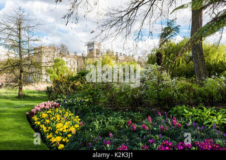 St James Park è uno dei Royal Parks di Londra circondata da Buckingham Palace, Clarence House, St James Palace e Westminster. Foto Stock