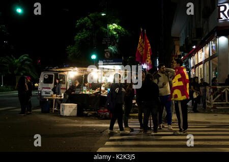 Buenos Aires, Argentina - 1 Maggio 2017: impressioni della giornata del lavoro proteste sulla Plaza de Mayo di Buenos Aires. Foto Stock