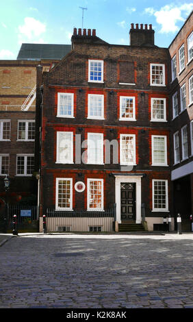 Samual Dr Johnson's house, al centro della foto, a 17 Gough Square, London, EC4A 3DE Foto Stock