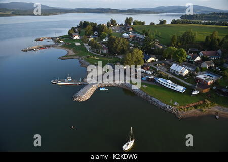 Dolni Vltavice, Repubblica Ceca. 31 Agosto, 2017. Il nullo anno di palloncino volare sopra la valle della diga Lipno viene preparato per la metà di settembre dalla Società turistica di Lipensko. Nella foto si vede Dolni Vltavice sulla banca della diga Lipno, nella Repubblica ceca il 31 agosto 2017, fotografati durante la mostra il volo. Credito: Vaclav Pancer/CTK foto/Alamy Live News Foto Stock