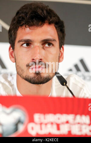 Praga, Repubblica Ceca. 31 Agosto, 2017. Il team nazionale tedesco giocatore Mats Hummels durante una conferenza stampa tenuta prima di una world cup match di qualificazione contro la Repubblica ceca il 1 settembre a Praga Repubblica Ceca, 31 agosto 2017. Foto: Jan Woitas/dpa-Zentralbild/dpa/Alamy Live News Foto Stock