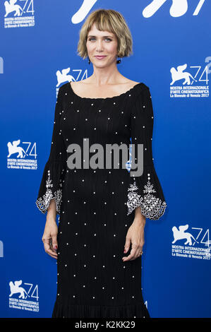 Venezia, Italien. Il 30 agosto, 2017. Kristen Wiig durante il 'Downsizing' photocall a 74a Venezia Festival Internazionale del Film su agosto 30, 2017 | Verwendung weltweit Credito: dpa/Alamy Live News Foto Stock