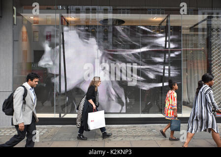 Oxford Street, Londra, Regno Unito. Il 1° settembre 2017. Kate Moss è il volto del polacco della catena di moda riservati nuovo store per aprire su Oxford Street. Credito: Matteo Chattle/Alamy Live News Foto Stock