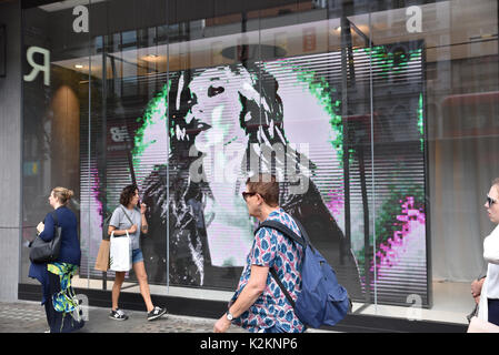 Oxford Street, Londra, Regno Unito. Il 1° settembre 2017. Kate Moss è il volto del polacco della catena di moda riservati nuovo store per aprire su Oxford Street. Credito: Matteo Chattle/Alamy Live News Foto Stock