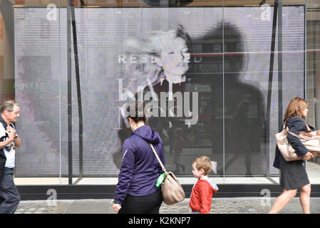 Oxford Street, Londra, Regno Unito. Il 1° settembre 2017. Kate Moss è il volto del polacco della catena di moda riservati nuovo store per aprire su Oxford Street. Credito: Matteo Chattle/Alamy Live News Foto Stock