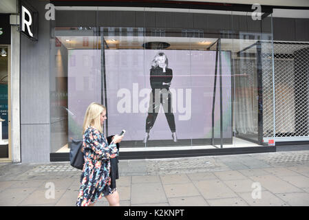 Oxford Street, Londra, Regno Unito. Il 1° settembre 2017. Kate Moss è il volto del polacco della catena di moda riservati nuovo store per aprire su Oxford Street. Credito: Matteo Chattle/Alamy Live News Foto Stock