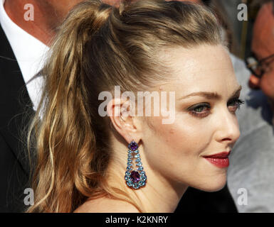 L'Europa, Italia, Lido di Venezia, 31 Agosto, 2017 : attrice Amanda Seyfried al tappeto rosso del filmato prima riformato,direttore Paul Schrader. 74a Venezia Festival Internazionale del Film Credit © Ottavia Da Re/Sintesi/Alamy Live News Foto Stock