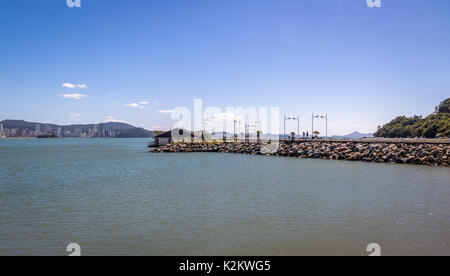 Molhe da Barra Sul (frangiflutti) - Balneario Camboriu, Santa Catarina, Brasile Foto Stock