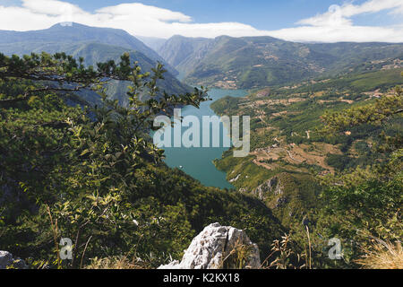 Parco nazionale di Tara, Serbia. Vista dal famoso Banjska stena, fiume Drina nella distanza Foto Stock