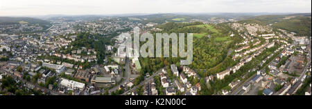 Vista panoramica sopra la città di Siegen. Renania settentrionale-Vestfalia, Germania Foto Stock