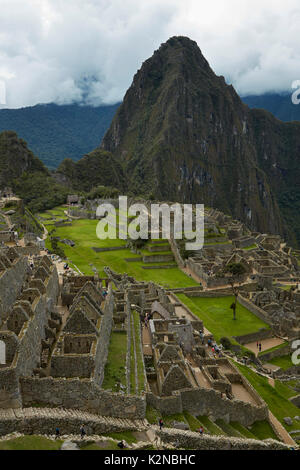 Machu Picchu xv secolo rovine Inca (sito Patrimonio Mondiale), la Valle Sacra, Perù, Sud America Foto Stock