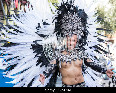Londra, Regno Unito. Il 28 agosto 2017. Londra Scuola di Samba. Carnevale di Notting Hill celebrazioni e la parata del lunedì festivo. Il festival attacts oltre 1 Foto Stock
