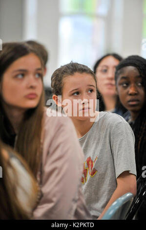 Londra, Regno Unito. Il 31 agosto 2017. Giovani musicisti di strada sperando di essere concerti Champion 2017 prendere parte in un boot camp con esperti del settore a music studios nel West End davanti a loro prossimi concerti Gran finale al Westfield di Londra. Concerti è il sindaco di Londra musicista di strada annuale concorso per giovani compositori e musicisti di età compresa tra i 11-25 anni. Credito: Stephen Chung / Alamy Live News Foto Stock