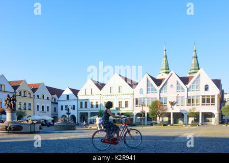 Piazza principale Marianske namestie con le case borghesi, Zilina (Sillein, Silein), Slovacchia Foto Stock