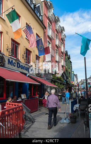 McDonagh's Seafood restaurant situato in Quay Street, Galway, Irlanda Foto Stock