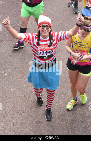 Foto deve essere accreditato ©Alpha premere 079965 23/04/2017 Cristina Tyley al 2017 denaro VIRGIN LONDON MARATHON Foto Stock