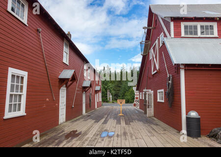 Icy Strait Point, Hoonah, Alaska, Stati Uniti d'America - Luglio 31th, 2017: il magazzino e la Cannery museo. Foto Stock