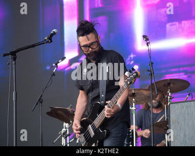 Taka Hirose dell'alimentatore band suonare dal vivo presso il Festival di Vittoriosa, Portsmouth, Inghilterra Foto Stock