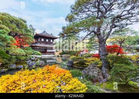 KYOTO, Giappone - 20 novembre: Ginkaku-ji di Kyoto, Giappone il 20 novembre 2013. Tempio Zen ufficialmente denominato Jisho-ji, costruito da Yoshimasa Ashikawa a serv Foto Stock