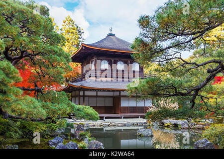 KYOTO, Giappone - 20 novembre: Ginkaku-ji di Kyoto, Giappone il 20 novembre 2013. Tempio Zen ufficialmente denominato Jisho-ji, costruito da Yoshimasa Ashikawa a serv Foto Stock