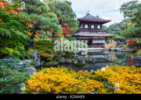 KYOTO, Giappone - 20 novembre: Ginkaku-ji di Kyoto, Giappone il 20 novembre 2013. Tempio Zen ufficialmente denominato Jisho-ji, costruito da Yoshimasa Ashikawa a serv Foto Stock