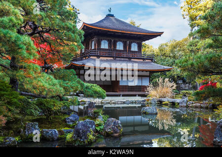 KYOTO, Giappone - 20 novembre: Ginkaku-ji di Kyoto, Giappone il 20 novembre 2013. Tempio Zen ufficialmente denominato Jisho-ji, costruito da Yoshimasa Ashikawa a serv Foto Stock