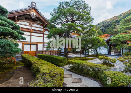 KYOTO, Giappone - 20 novembre: Ginkaku-ji di Kyoto, Giappone il 20 novembre 2013. Tempio Zen ufficialmente denominato Jisho-ji, costruito da Yoshimasa Ashikawa a serv Foto Stock