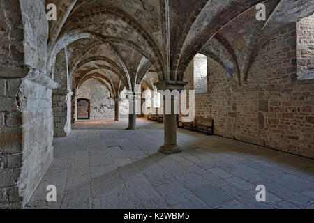 Mont Saint Michel (Saint Michael Mount), Normandia, a nord-ovest della Francia: il Mont Saint Michel Abbey, volte dei monaci passeggiata coperta (francese "pro Foto Stock