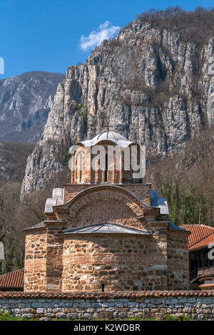 Panorama di Poganovo medievale monastero di San Giovanni il Teologo, Serbia Foto Stock