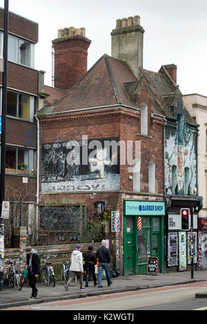 Banksy è "mild Mild West' illustrazione a Stokes Croft, Bristol REGNO UNITO Foto Stock