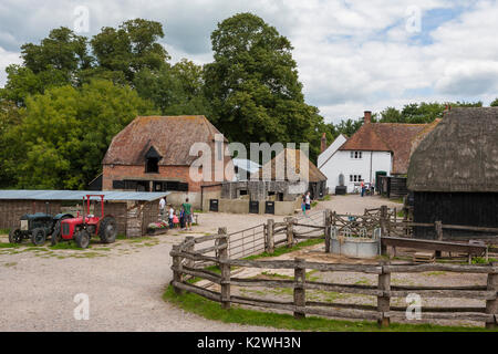 Il cortile di Manor Farm, Bursledon, Hampshire, Inghilterra, che ha caratterizzato negli ultimi BBC2 serie 'guerra' Agriturismo Foto Stock