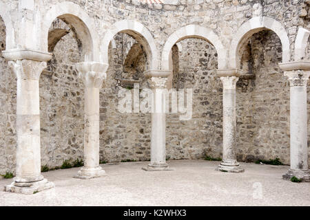 Archi Romani nella citta di Rab sull isola di Rab in Croazia Foto Stock