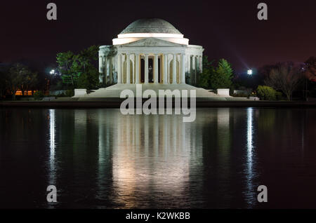 Jefferson Memorial di fronte a un bacinella ghiacciata Foto Stock
