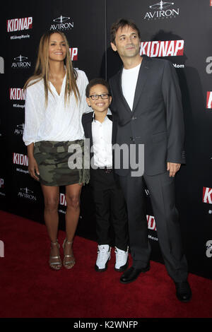 "Rapire l' Premiere al ArcLight Theatre sulla luglio 31, 2017 a Los Angeles, CA dotata di: Halle Berry, Salvia Correa, Luis Prieto dove: Los Angeles, California, Stati Uniti quando: 01 Ago 2017 Credit: Nicky Nelson/WENN.com Foto Stock