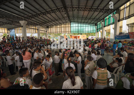 Giugno 5, 2017 Lago Agrio, Ecuador: ambientale rally nel centro della produzione petrolifera città Foto Stock