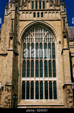Grande finestra del sud presso la cattedrale di Canterbury nella città di Canterbury nel Kent in Inghilterra in Gran Bretagna nel Regno Unito Regno Unito Europa architettura. Foto Stock