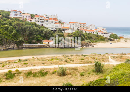 Ribeira de Seixe e Spiaggia di Odeceixe, Alentejo, Portogallo Foto Stock