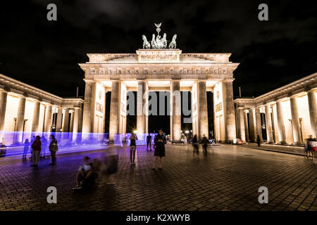 Brandenburger Tor di notte - Porta di Brandeburgo, Berlino, Germania Foto Stock