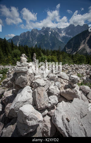 Vista dal Vršič Mountain Pass nelle Alpi Giulie in Slovenia. Foto Stock