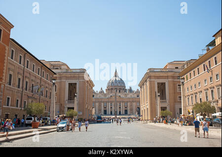 Roma, Italia - Vista della Basilica di San Pietro Foto Stock