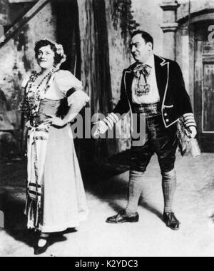 Enrico Caruso - Ritratto del tenore italiano Gaetano Donizetti 's opera ' L' elisir d'amore ' (l'Elisir d'amore). Sulla sinistra: soprano tedesca Frieda Hempel. Ce: 25 Febbraio 1873 - 2 agosto 1921. FH: 26 giugno 1885 - 7 ottobre 1955. GD, compositore italiano: 29 Novembre 1797 - 8 aprile 1848. Foto Stock