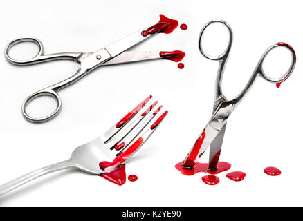 Forcella e forbici con il sangue Foto Stock