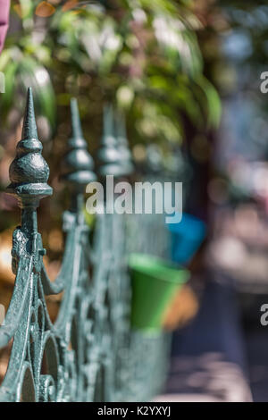 Vecchio recinto metallico.Close-Up Foto Stock