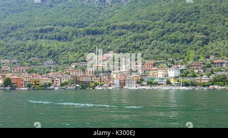 Sala Comacina come visto dal lago di Como Foto Stock